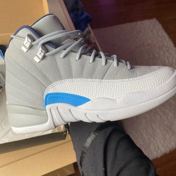 Jordan 12s university blue - Picture 3 of 4